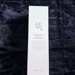 Green Plum Refreshing Cleanser